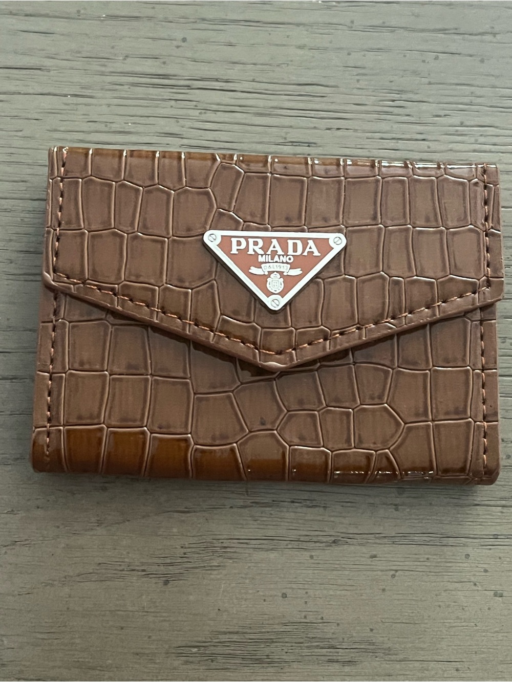 No name croc style wallet